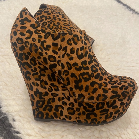 Leopard Print Ankle Bootie - Picture 10 of 10